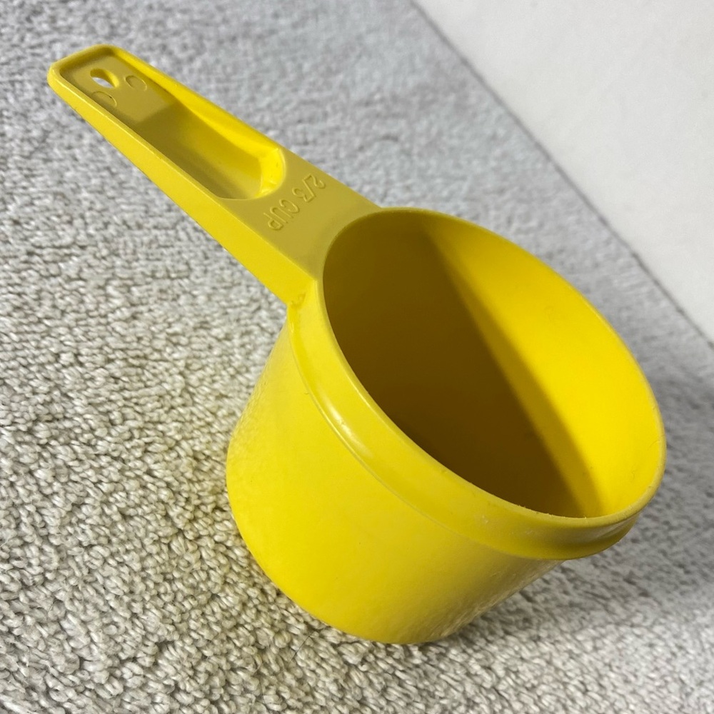 5/$35 Vintage Tupperware Yellow Dry 2/3 Cup Measuring Scoop Replacement Piece